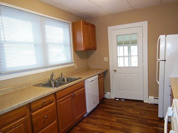 5th image of 1048 Center Dr