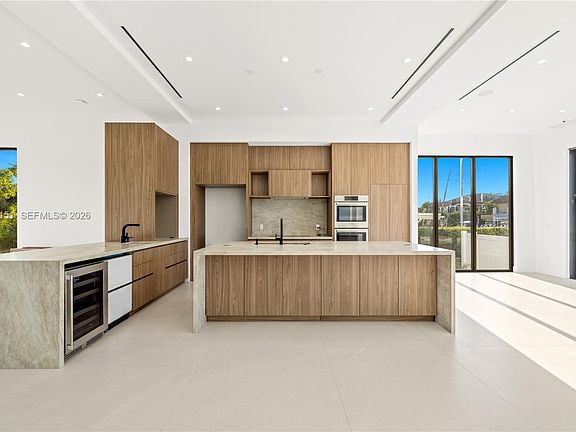 5th image of 2050 S Hibiscus Dr