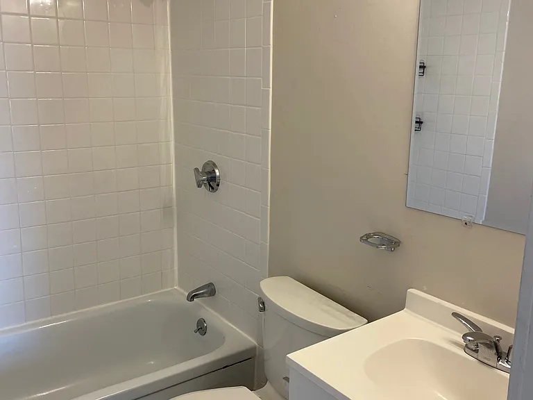13 Magnolia Ave #1L — Photo 5