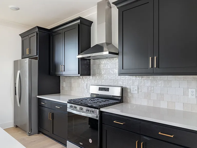 326 E Trinity Ln #C — Photo 13