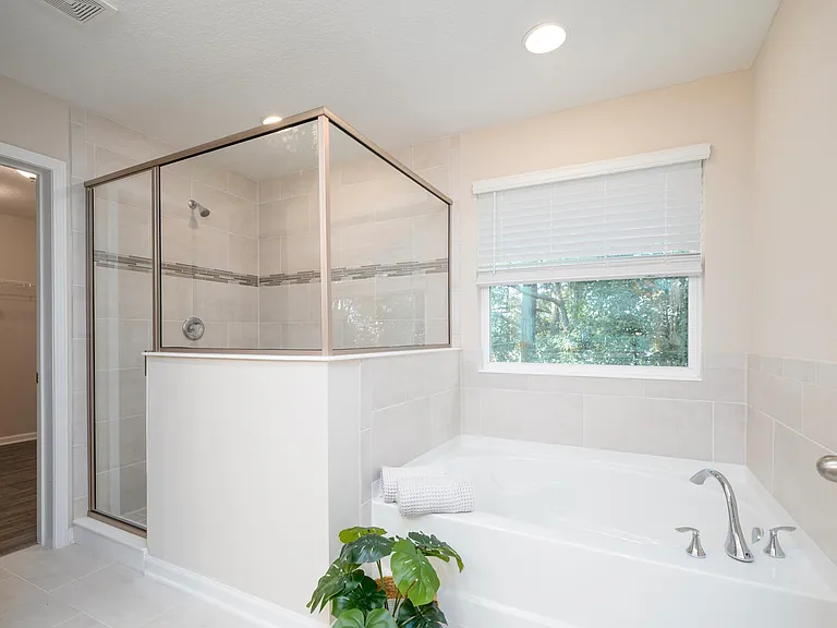 2214 Twin Pines Cir W — Photo 19