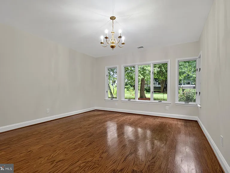 8023 Washington Ave — Photo 11