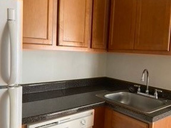 2nd image of 1409 W Wilson Ave APT 1B