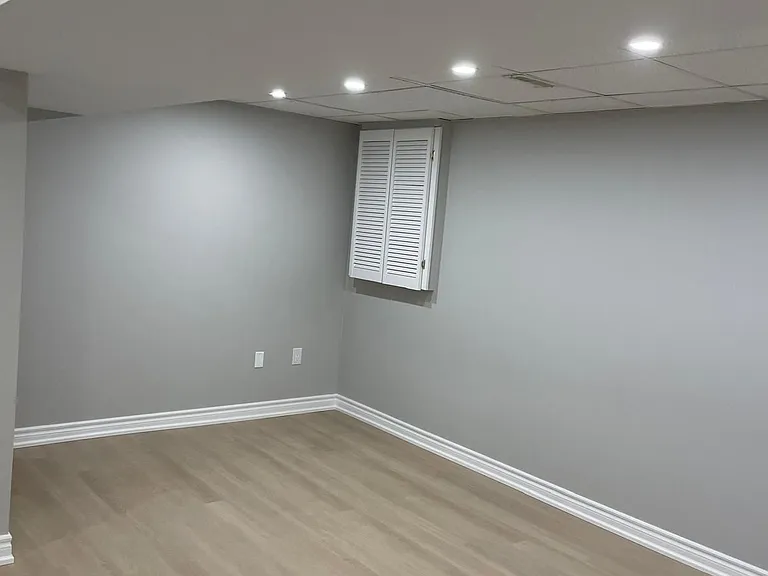 33 Rowe Ct — Photo 16