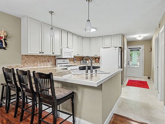 4th image of 103 Birdie Ln APT 3-B