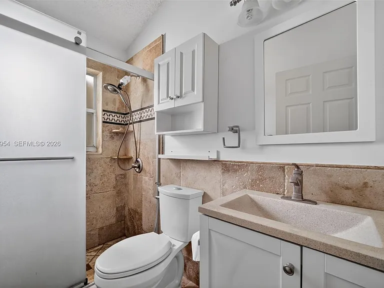 685 SW 198th Ter — Photo 25