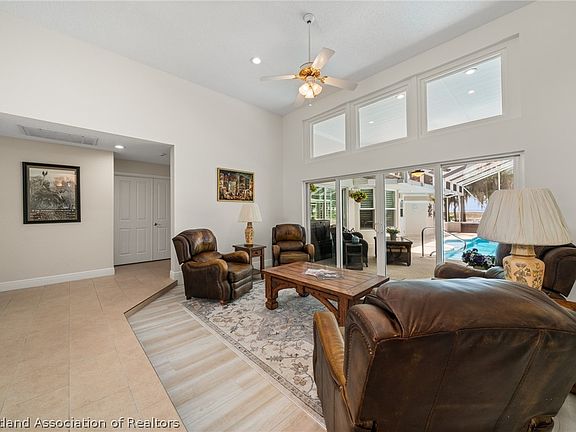 4th image of 1221 Lakeside Way