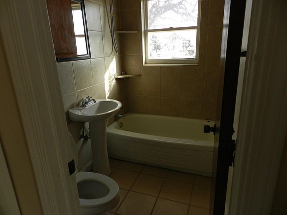 3rd image of 429 NW 54th St