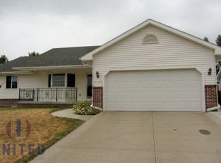 4000 Fieldcrest Dr, Sioux City, IA 51103