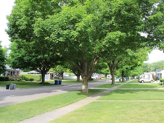2nd image of 363 North Dr