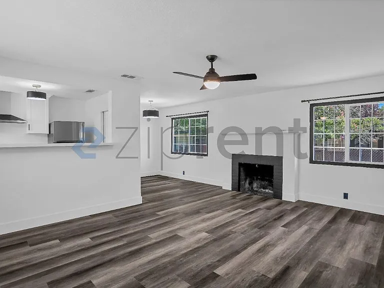 807 E Shields Ave #807 — Photo 7