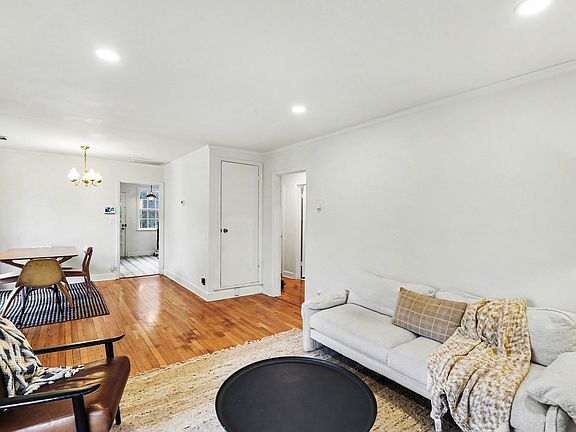 5th image of 2703 Meadow Rose Dr