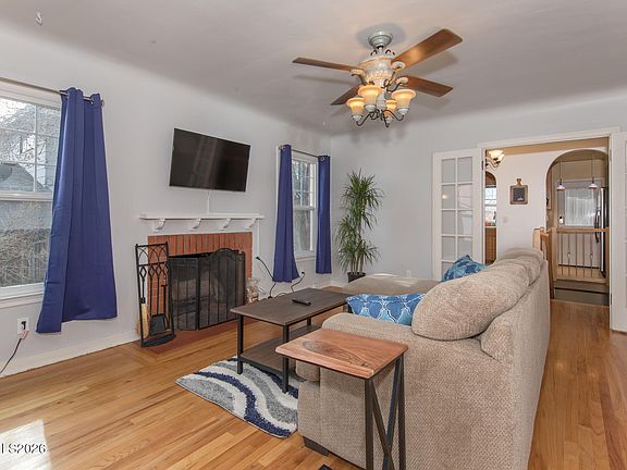 5th image of 1025 Locust St