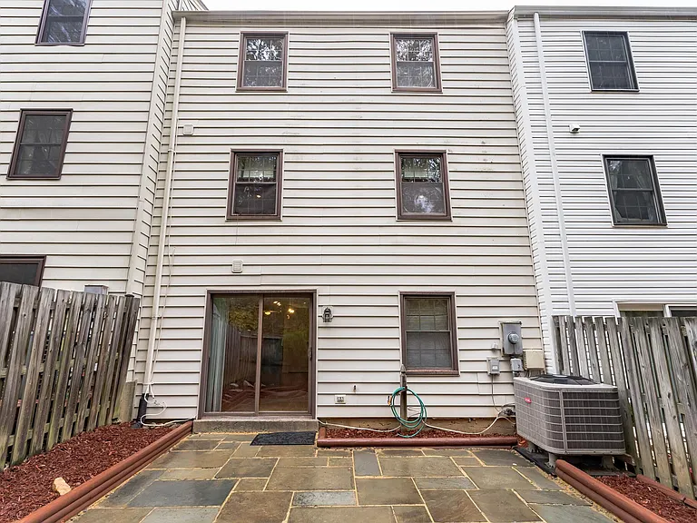 6031 Clerkenwell Ct — Photo 36