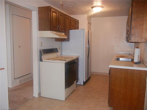 4th image of 9550 Cove Dr Unit D13