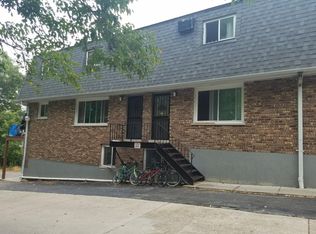 522 E 9th St APT 1E, Lockport, IL 60441