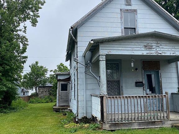 2nd image of 1021 Elm St