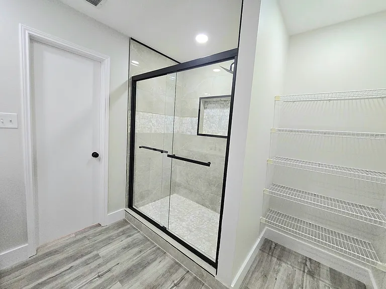 2467 Mallory Ln — Photo 11