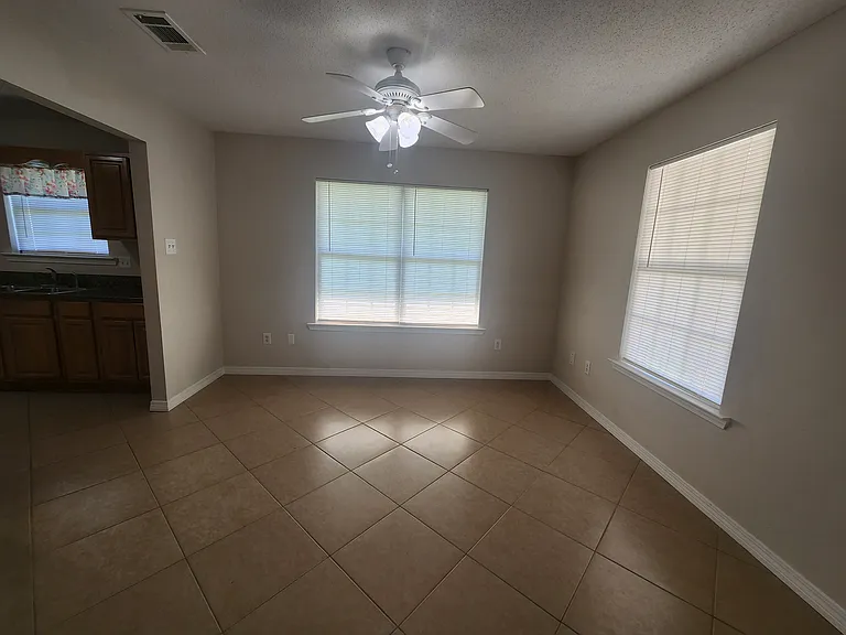 2025 Woodville Ln — Photo 7