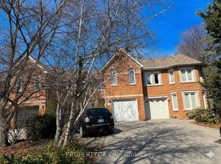 32 Brownstone Cir, Vaughan, ON L4J7P4