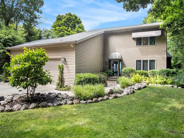 8089 S Scenic Dr, Montague, MI 49437