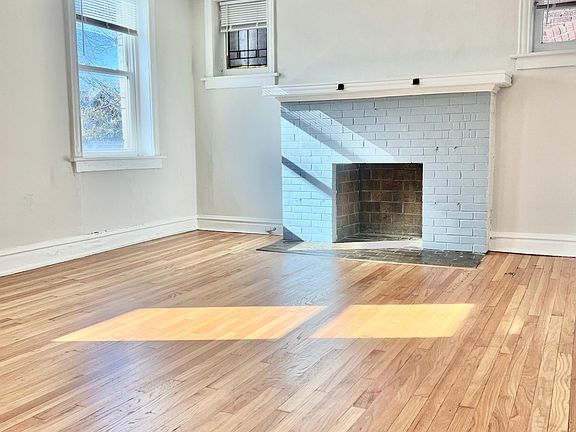 4th image of 4965 Chippewa St #2