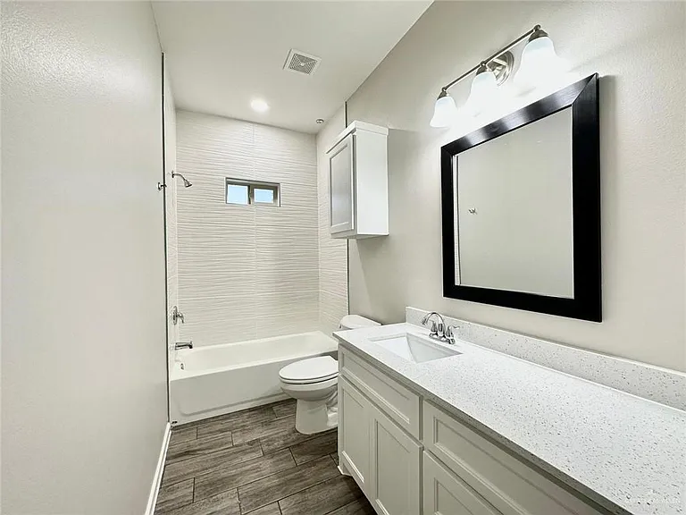 1220 Yankton St #2 — Photo 13