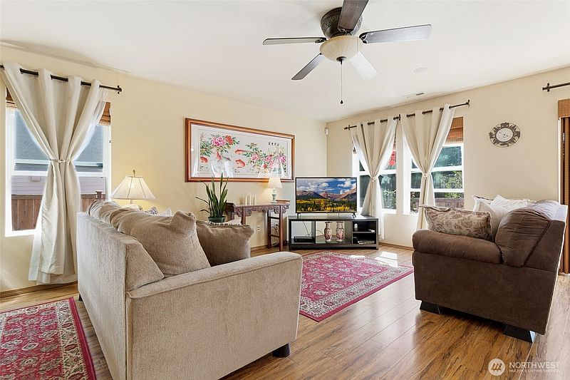 3rd image of 943 Candlestick Lane SW