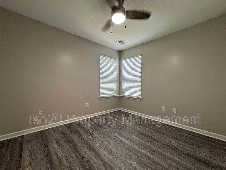 400 Gwynnes Way — Photo 26