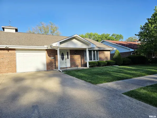 77 N Avenue C, Canton, IL 61520