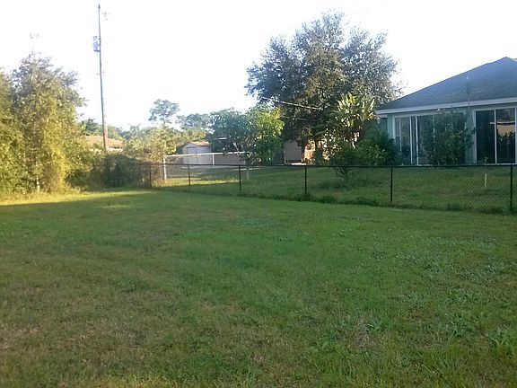 4th image of 574 NW Azalea Ave