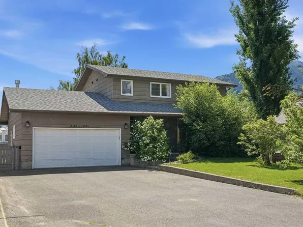 2117 W 127th St, Crowsnest Pass, AB T0K 0E0