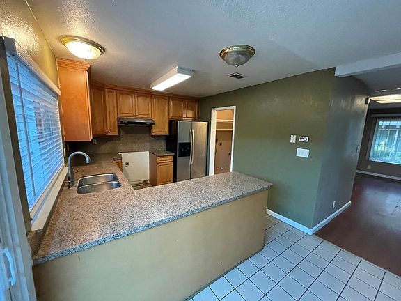 5th image of 489 Papaya Ct