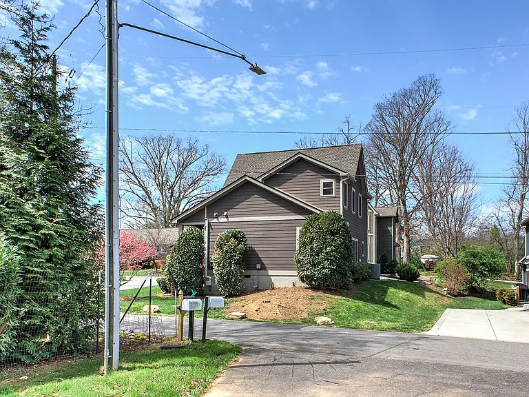 23 Roxboro Dr — Photo 34