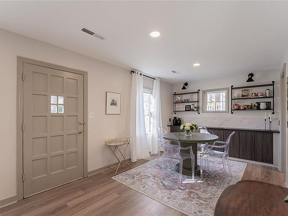 3rd image of 6025 Charlotte St