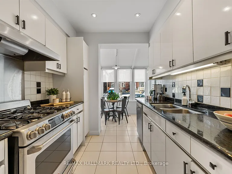 146 Roslin Ave — Photo 8