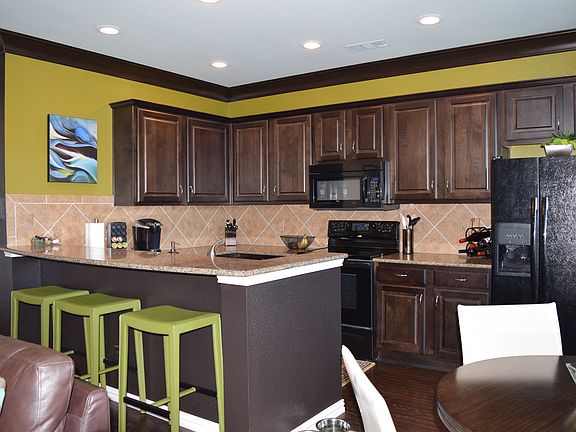 4th image of 1025 W 10th St #2307