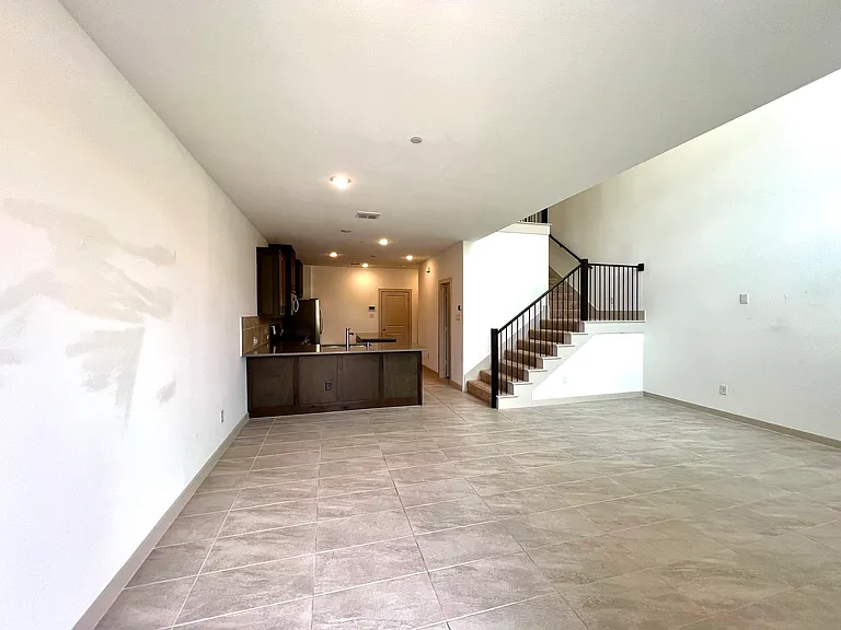 1755 Montgomery Dr — Photo 5