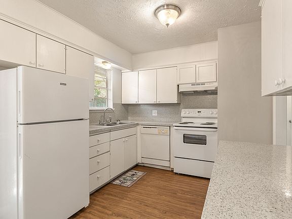 2nd image of 2218 E 59th St #1404