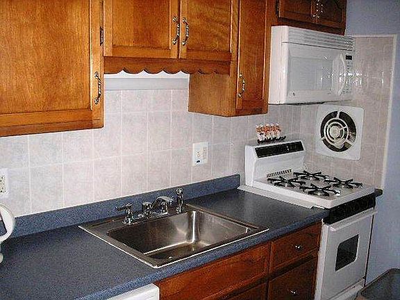 5th image of 3574 Simpson Ave #101