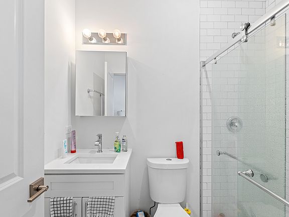 3rd image of 1636 N Western Ave #3U