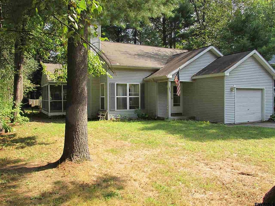 3 Bedrooms, 2.5 Baths, 1 Car Garage, 1376 square feet
