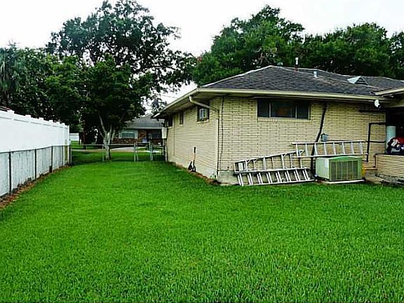 4th image of 1359 Lakeshore Dr