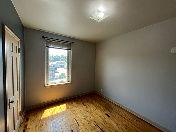 5th image of 614-630 N Riverfront Dr #628-1/2