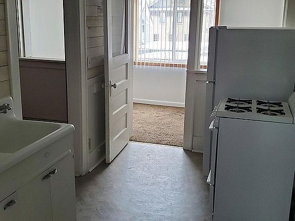 2nd image of 1607 Crosby St APT 12