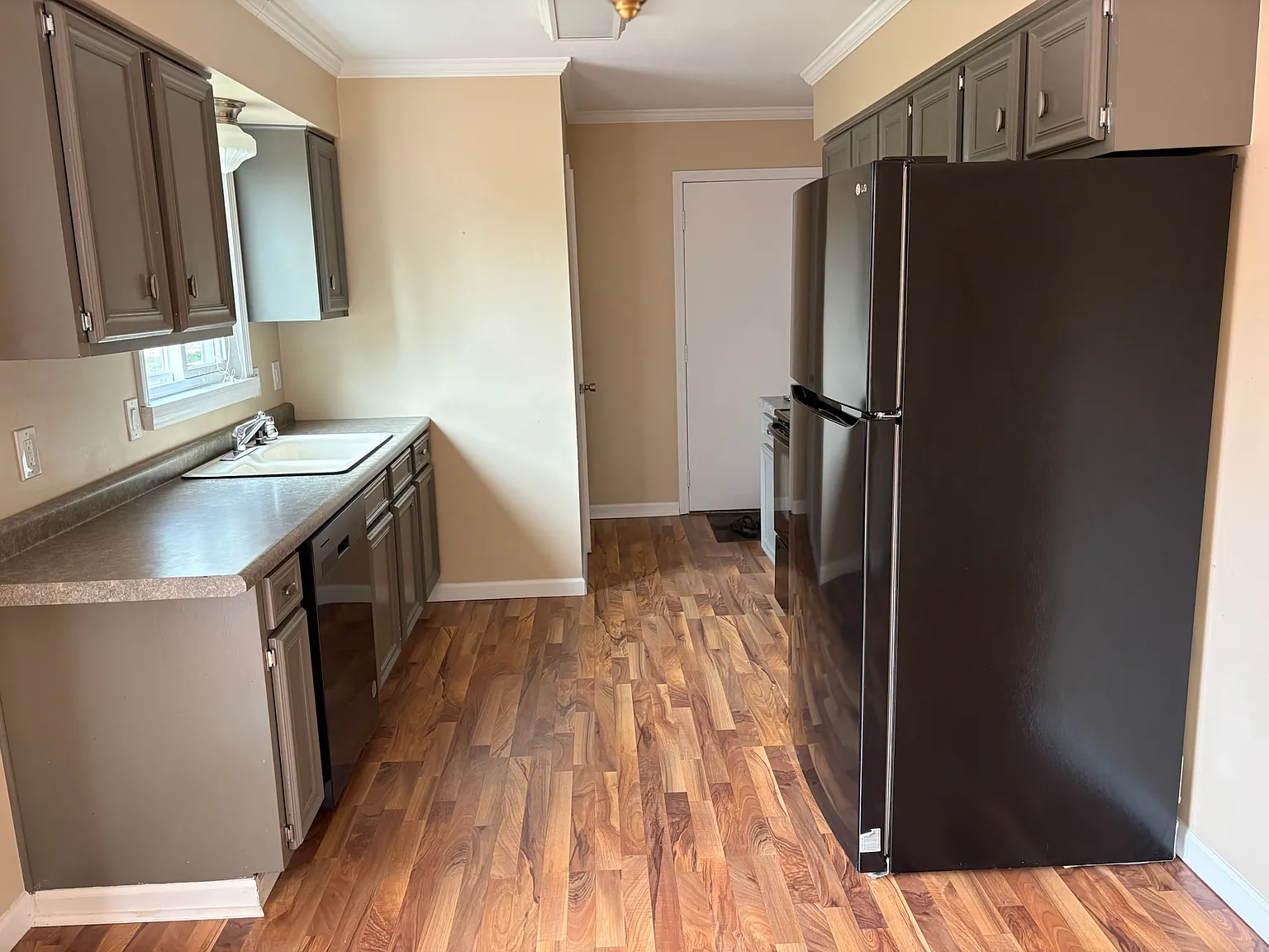 2 bed, 1100 sqft, $1,400 — Photo 4
