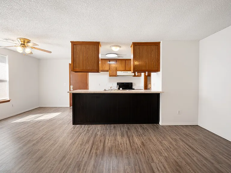 308 Corona Dr — Photo 3