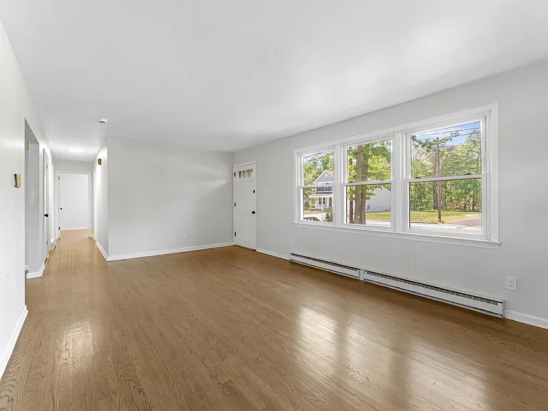 443 Manor Ave — Photo 16