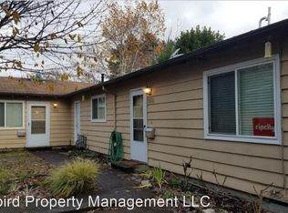 7913-7915 SE Ash St, Portland, OR 97215