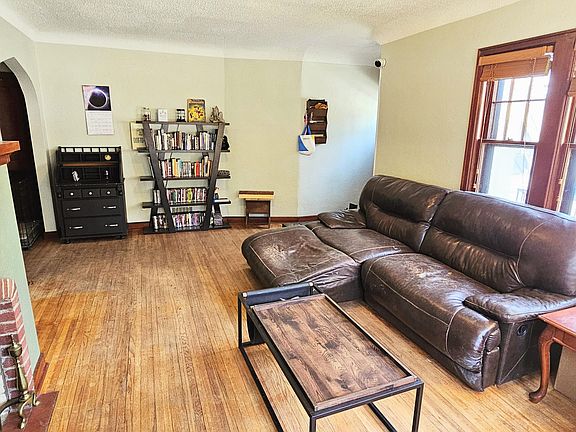 3rd image of 521 Fountain St
